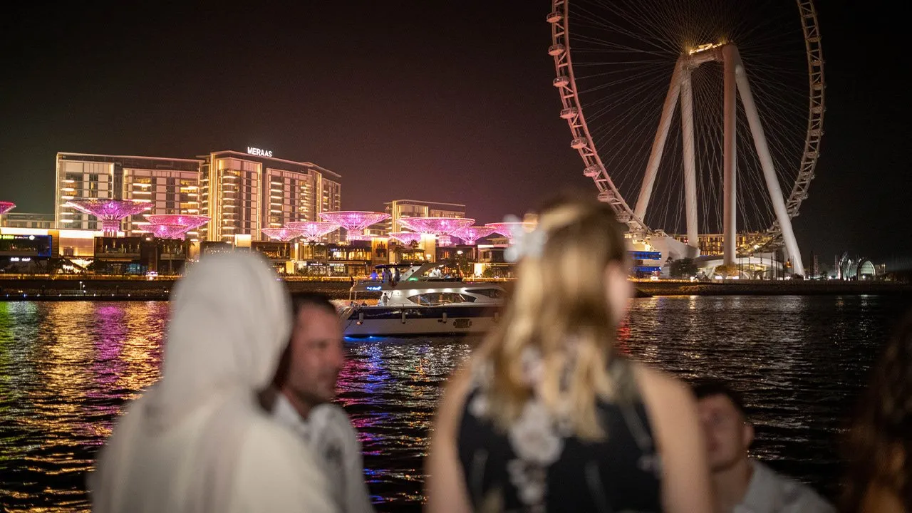 Night Yacht Cruise in Dubai with Canapés and Refreshments